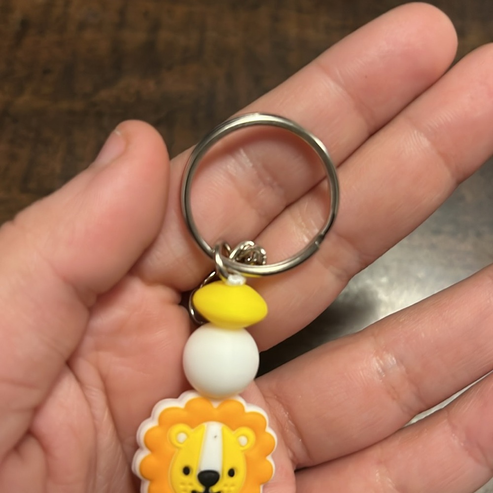 Handmade Ribbon Lion Keychain - Picture 3 of 3